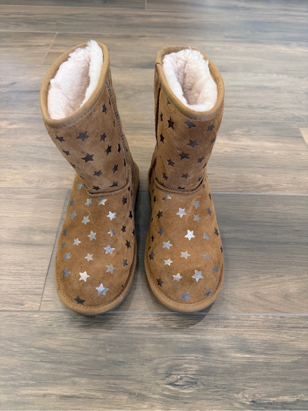 UGG Chestnut Suede Classic Short Star Accent Boots